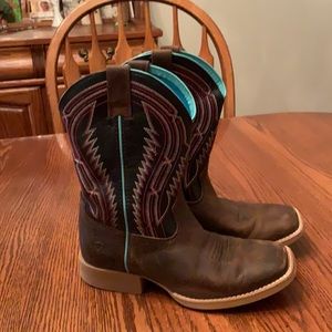 Ariat kid cowboy boots size 2 great condition